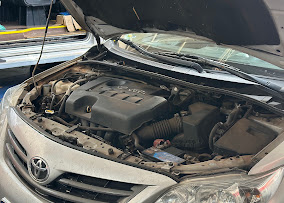 Carro em manutenção